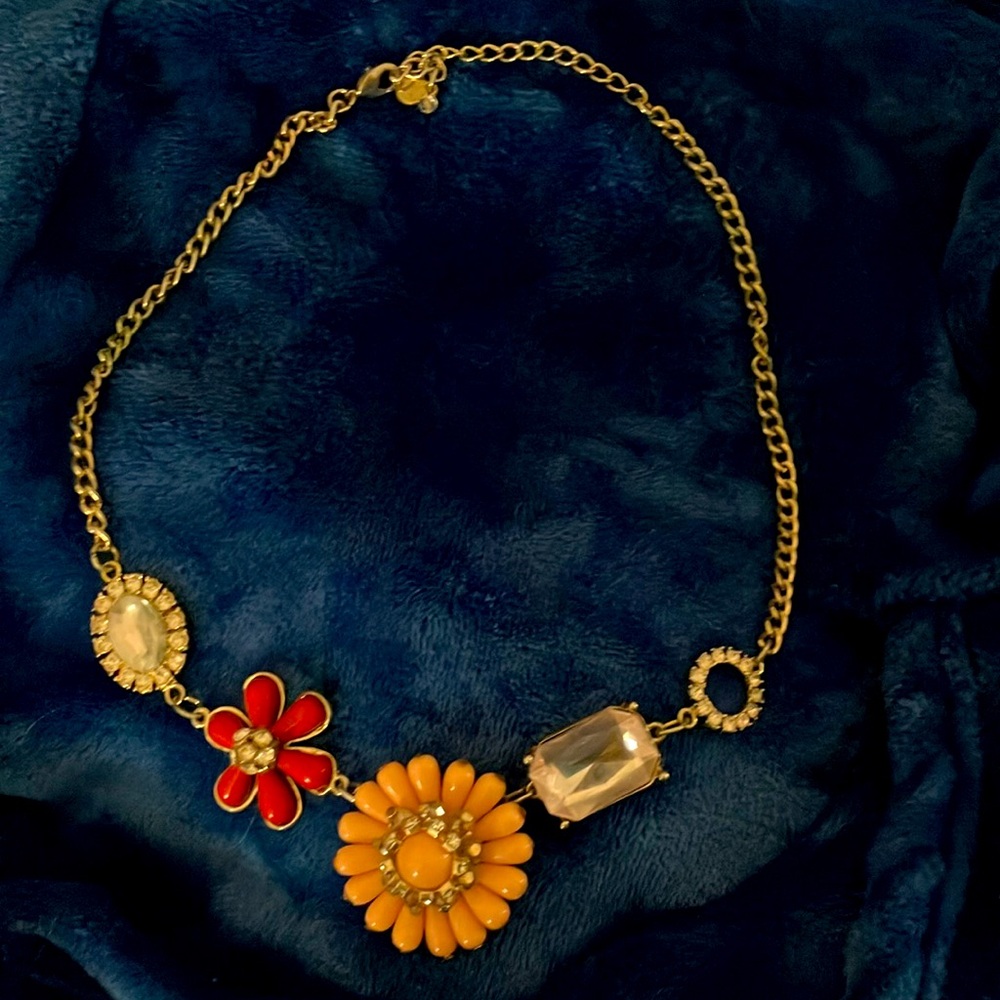 Flower power! Necklace with floral accents